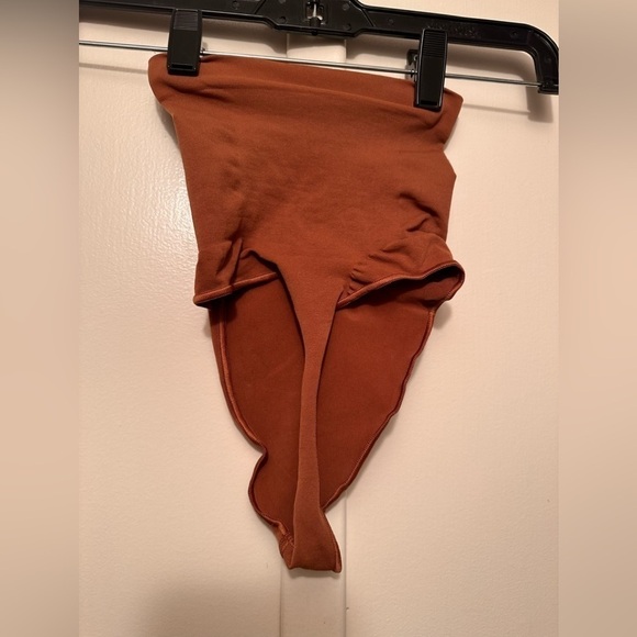 SKIMS mid waist sculpt thong X Small NWOT - Picture 4 of 5